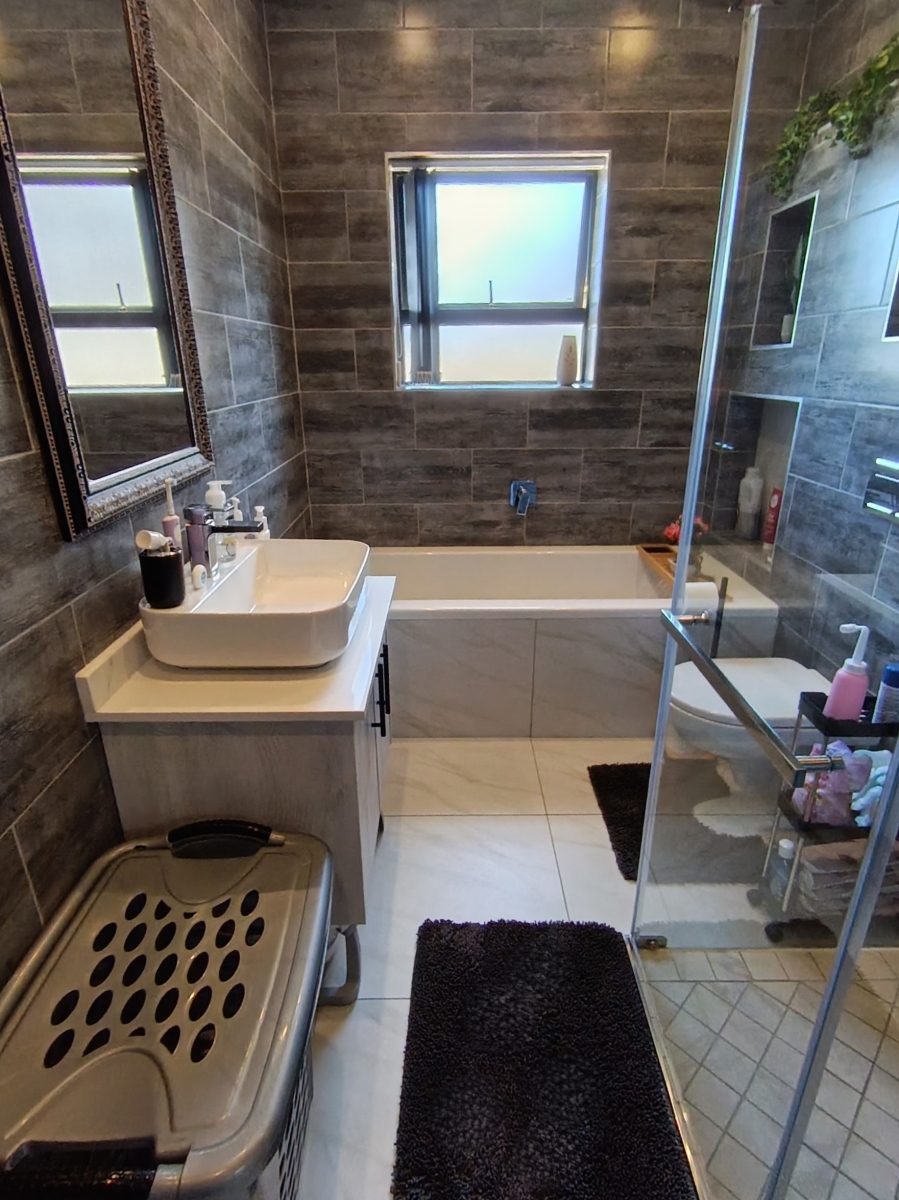 3 Bedroom Property for Sale in Wavecrest Eastern Cape